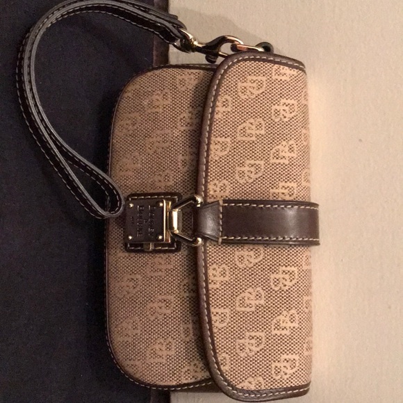 Dooney & Bourke NEW beautiful wristlet - Picture 4 of 8